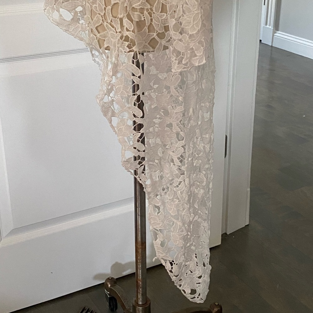 White Lace Eyelet Zimmerman Inspired High Low Top - Picture 4 of 5